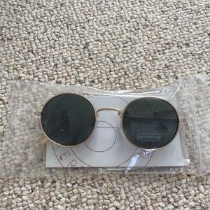 UO Rayanne Metal Round Sunglasses (Green/Gold)